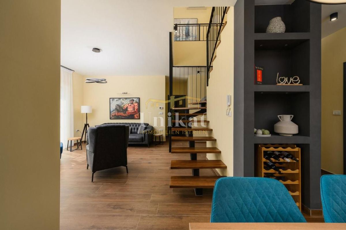 Vila z dvema stanovanjski enotama - pogled na morje